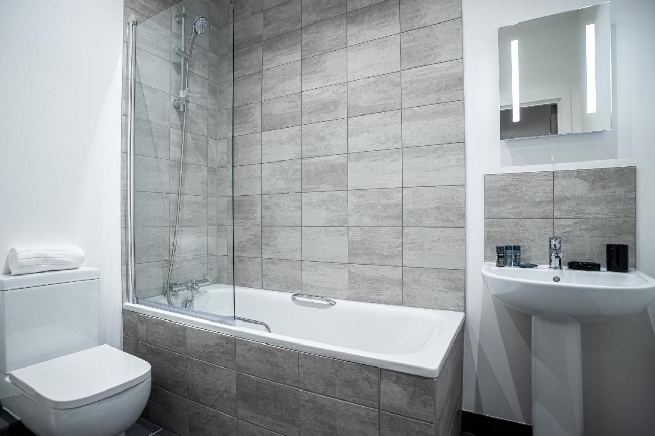 Two Bedroom - Central Peterborough Apartment - Bayard Apartments Dış mekan fotoğraf